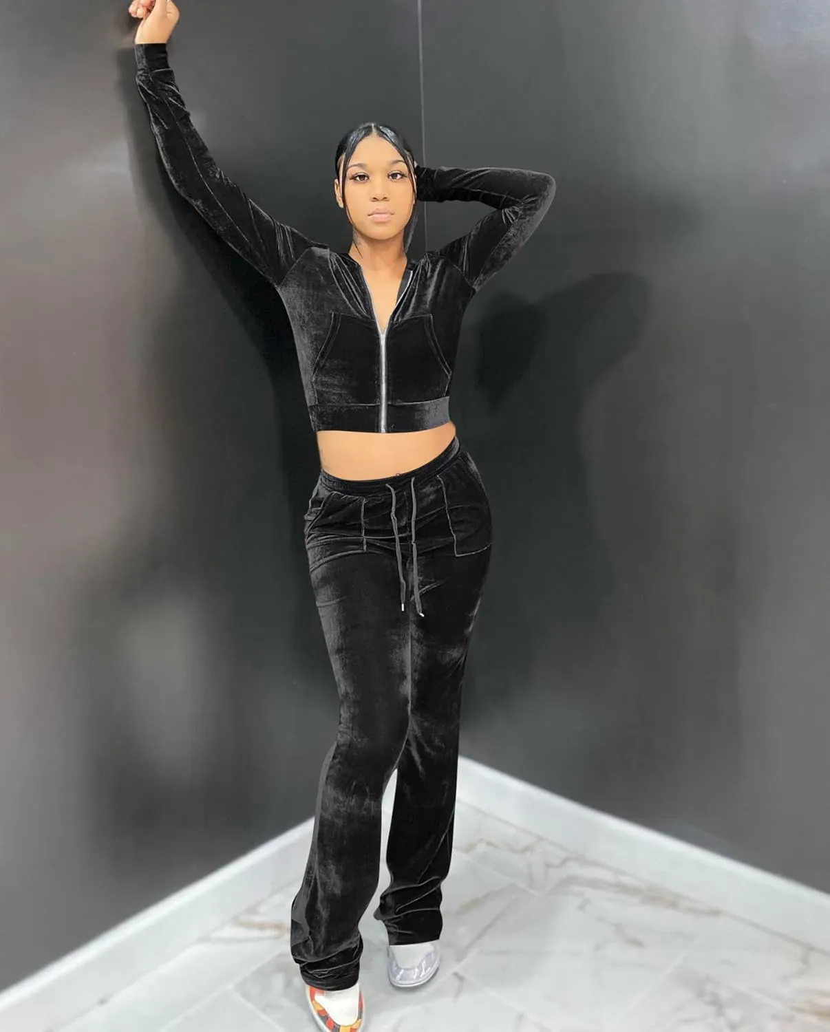 yidengymx Womens 2 Piece Velour Tracksuit Two Piece Outfits for Women Long Sleeve Zip Up Crop Tops Sweatpants Sets Pockets